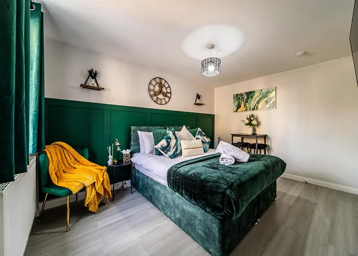 Luxurious & Spacious 3-Br Free Parking Balcony